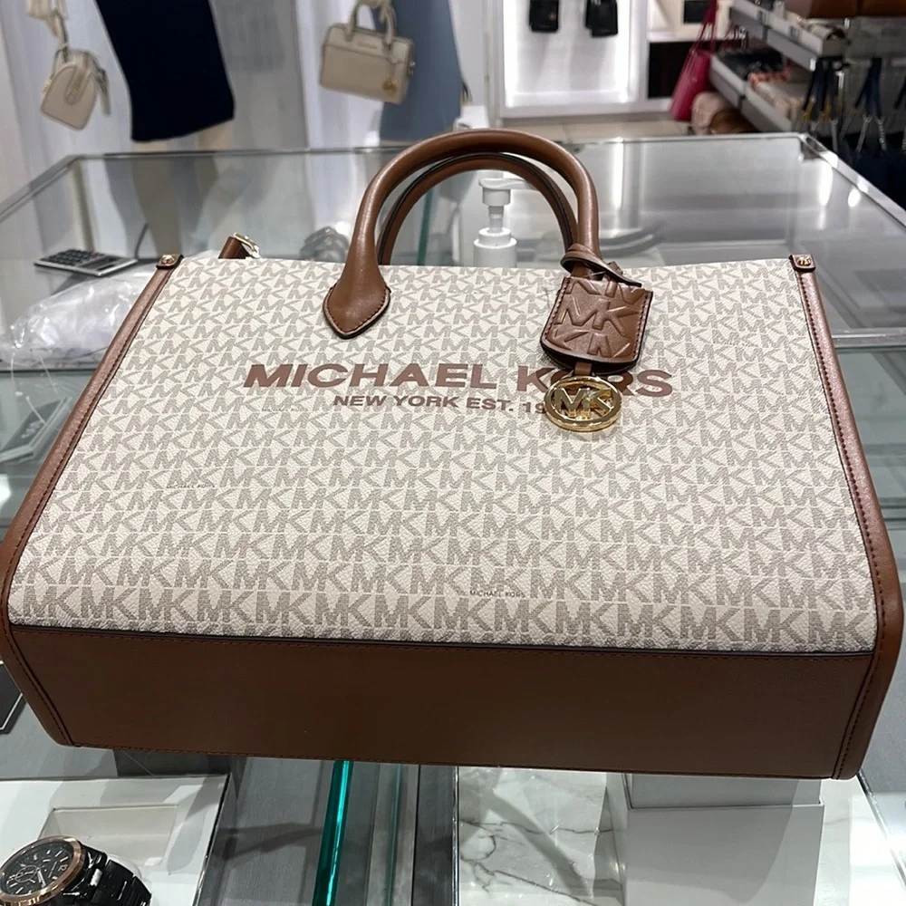 Michael Kors "Mirella" MD EW Tote Vanilla Shoulder Tote
35F2G7ZT2B - NWT - Picture 11 of 16